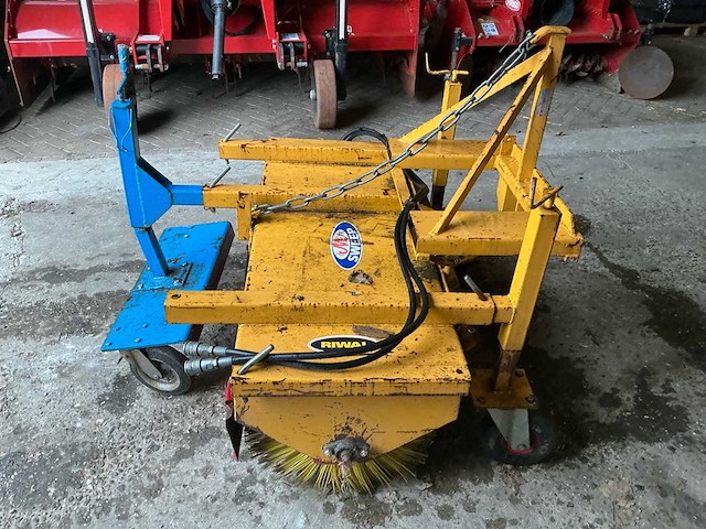 Riwal hydraulische veegmachine met driepuntsaankoppeling - afbeelding 10 van  17