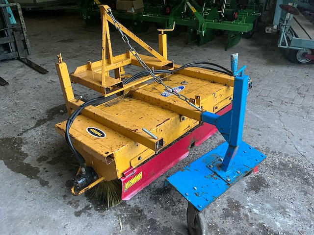 Riwal hydraulische veegmachine met driepuntsaankoppeling - afbeelding 15 van  17