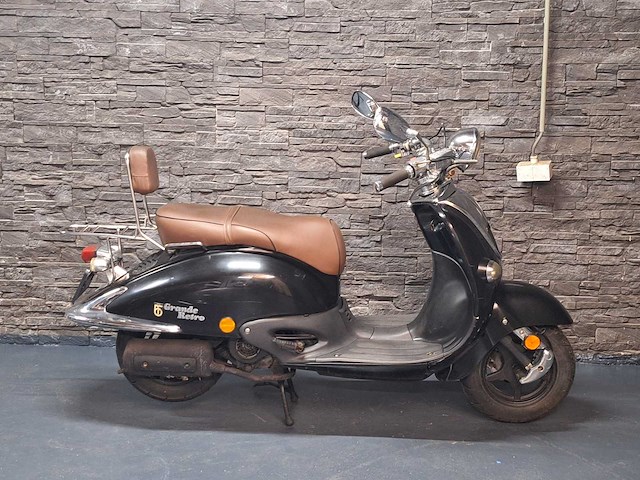 Riya grande retro 45km bromscooter - afbeelding 7 van  7
