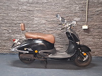 Riya grande retro 45km bromscooter - afbeelding 7 van  7
