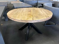 Rjiako eetkamertafel