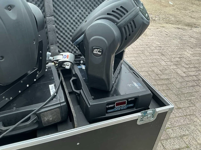 Robe 250 at spot moving head (2x) - afbeelding 2 van  4