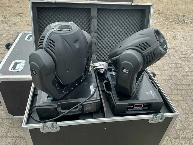 Robe 250 at spot moving head (2x) - afbeelding 1 van  4
