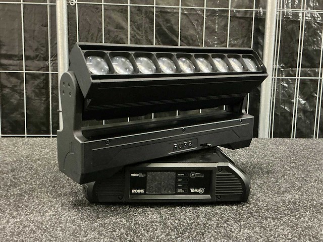 Robe tetrax led-moving head (4x) - afbeelding 1 van  10