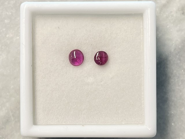 Robijn - 0.98 carat natuurlijke cabochon robijn - afbeelding 1 van  4