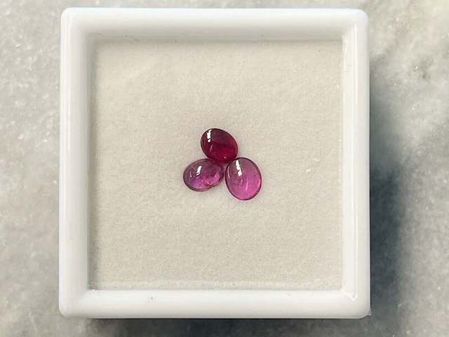 Robijn - 1.30 carat natuurlijke cabochon robijn - afbeelding 1 van  4