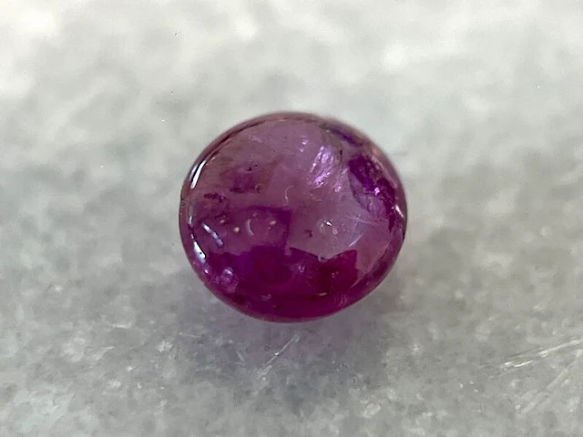Robijn - 1.49 carat natuurlijke cabochon robijn - afbeelding 1 van  3