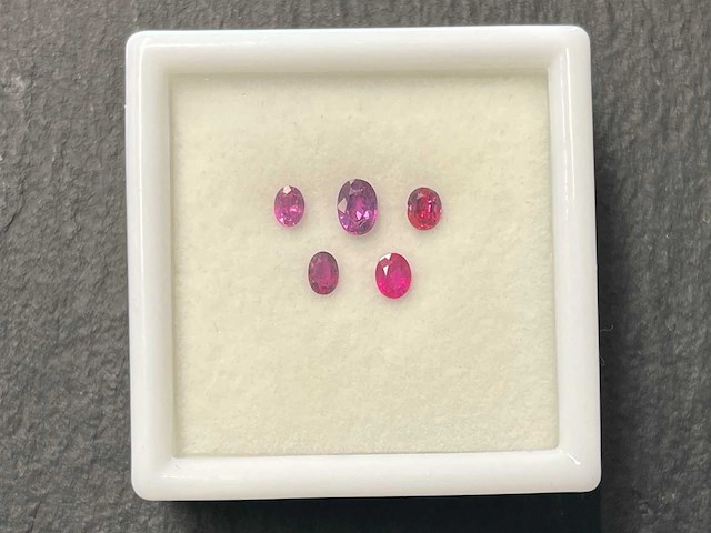 Robijn 1.04 carat natuurlijke robijn - afbeelding 1 van  3