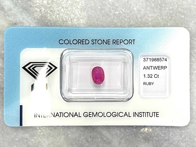 Robijn 1.32 carat echte robijn gecertificeerd - afbeelding 1 van  2