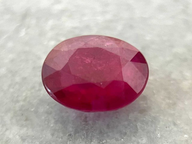 Robijn 3.79 carat natuurlijke robijn - afbeelding 1 van  4