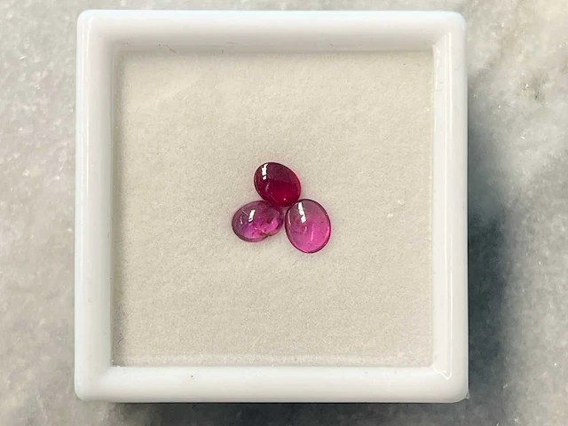 Robijn cabochon 1.30 ct - afbeelding 1 van  3