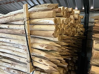 Robinia palen ø 60-80mm geschild en gepunt - 1800mm. - afbeelding 3 van  6