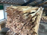 Robinia palen ø 60-80mm geschild en gepunt - 1800mm. - afbeelding 4 van  6