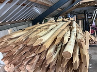 Robinia palen ø 60-80mm geschild en gepunt - 1800mm. - afbeelding 5 van  6