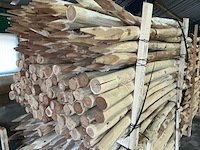 Robinia palen ø 60-80mm geschild en gepunt - 1800mm. - afbeelding 6 van  6