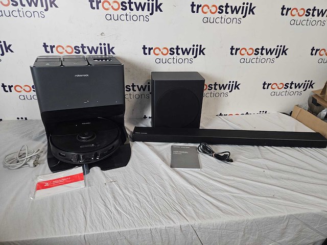 Roborock s8 pro ultra - robotstofzuiger - zwart + samsung hwq60r - afbeelding 1 van  3