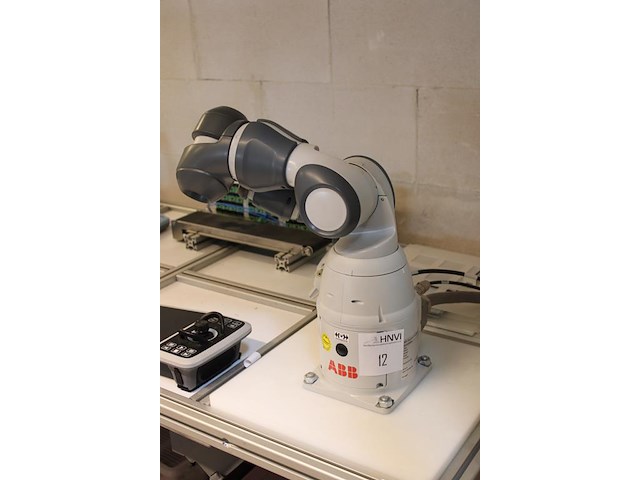 Robotarm abb manipulator irb 14050-0.5/0.5. bouwjaar 2019. in gebruik als lesrobot. let op: exclusief verri... - afbeelding 2 van  5