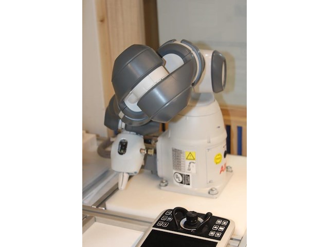 Robotarm abb manipulator irb 14050-0.5/0.5. bouwjaar 2019. in gebruik als lesrobot. let op: exclusief verri... - afbeelding 3 van  5