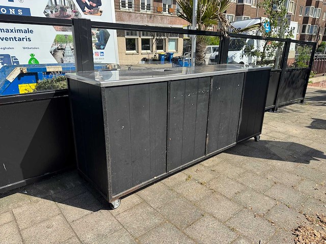 Robuust verrijdbaar debrasseermuebel met rvs top - afbeelding 3 van  7