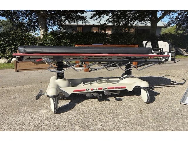 Robuuste en professionele verrijdbare brancard/brancardtrolley, strijker, zwart - afbeelding 1 van  4