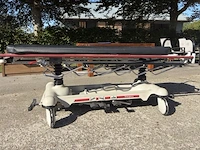 Robuuste en professionele verrijdbare brancard/brancardtrolley, strijker, zwart