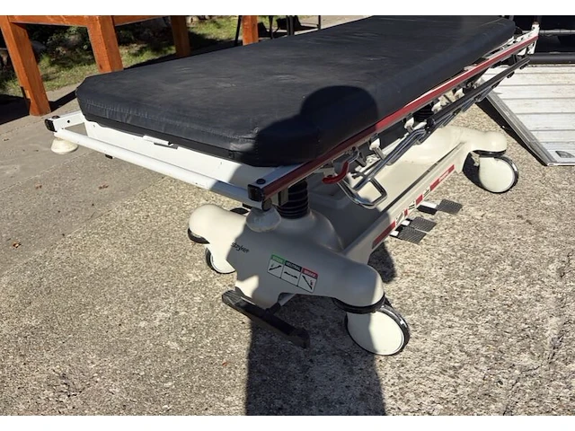Robuuste en professionele verrijdbare brancard/brancardtrolley, strijker, zwart - afbeelding 4 van  4