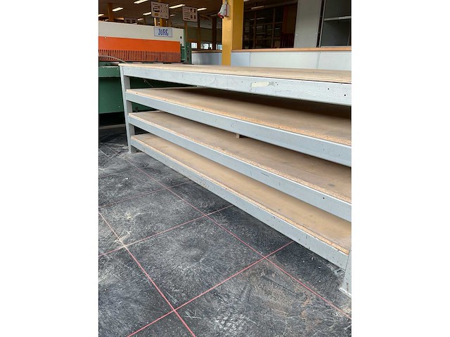 Robuuste werkbank met drie onderschappen - afbeelding 3 van  5