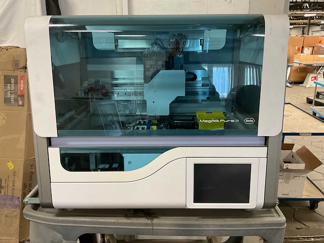 Roche magnapure24 instrument - afbeelding 3 van  10