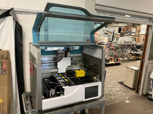 Roche magnapure24 instrument - afbeelding 6 van  10
