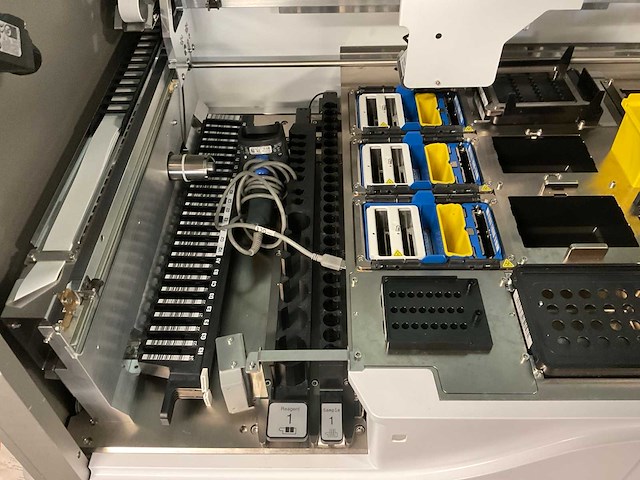 Roche magnapure24 instrument - afbeelding 8 van  10