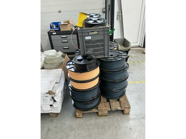 Röchling en simona kunststof pe en pp lasdraad op pallet (3x) - afbeelding 4 van  13