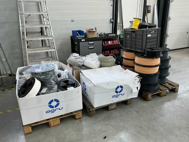 Röchling en simona kunststof pe en pp lasdraad op pallet (3x) - afbeelding 1 van  13