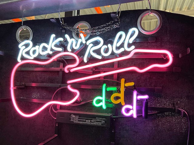 Rock ‘n roll glas neon decoratie - afbeelding 1 van  2