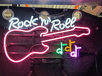 Rock ‘n roll glas neon decoratie - afbeelding 2 van  2