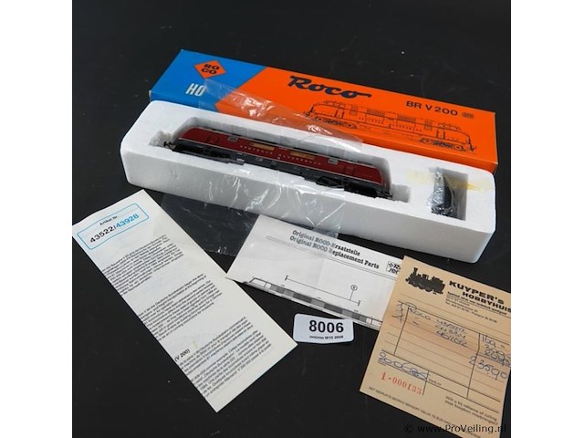 Roco db v 200 diesellocomotief fin purperrode en grijze kleurstelling. modelnr: 43522 - afbeelding 1 van  5