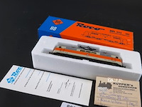 Roco deutsche bundesbahn elektrische locomotief br 111 in oranje en grijze s-bahn kleuren modelnr: 43414 - afbeelding 1 van  5