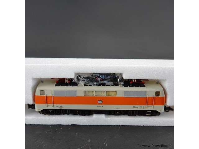 Roco deutsche bundesbahn elektrische locomotief br 111 in oranje en grijze s-bahn kleuren modelnr: 43414 - afbeelding 2 van  5