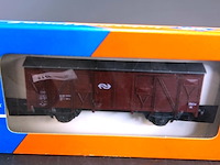 Roco gesloten goederenwagen van de nederlandse spoorwegen (ns) - afbeelding 2 van  3