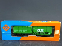 Roco goederenwagon van het type takkls van de nederlandse spoorwegen (ns) in de groene 'vam compost'-uitvoering modelnr: 4368 - afbeelding 2 van  3
