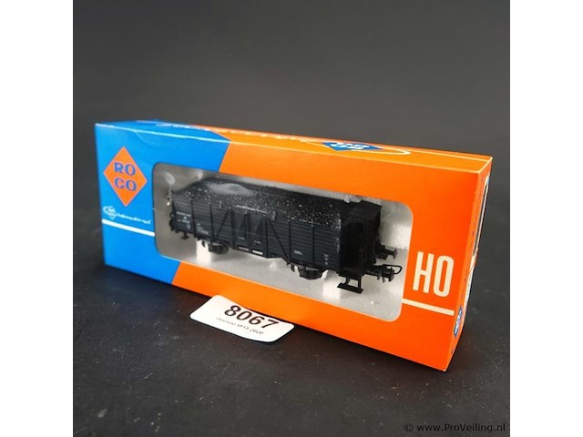 Roco hogeboordwagen met remmershuis van de nederlandse spoorwegen (ns) modelnr: 4390b - afbeelding 1 van  3