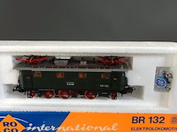 Roco modelspoornocomotief van het type e 32 103 (bouwserie e 32 / br 132) - afbeelding 2 van  5