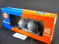 Roco ns ucs bollenwagen (silo-goederenwagon) met twee bolvormige tanks en het logo van de nederlandse spoorwegen - afbeelding 1 van  3