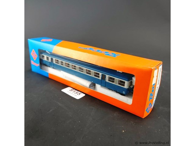 Roco remorque d'autorail (bijwagen/trailer voor een motorwagen) van de franse spoorwegen (sncf), specifiek het type xr abd 1/2 klasse kmm.lt. - afbeelding 1 van  2