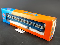 Roco remorque d'autorail (bijwagen/trailer voor een motorwagen) van de franse spoorwegen (sncf), specifiek het type xr abd 1/2 klasse kmm.lt. - afbeelding 1 van  2