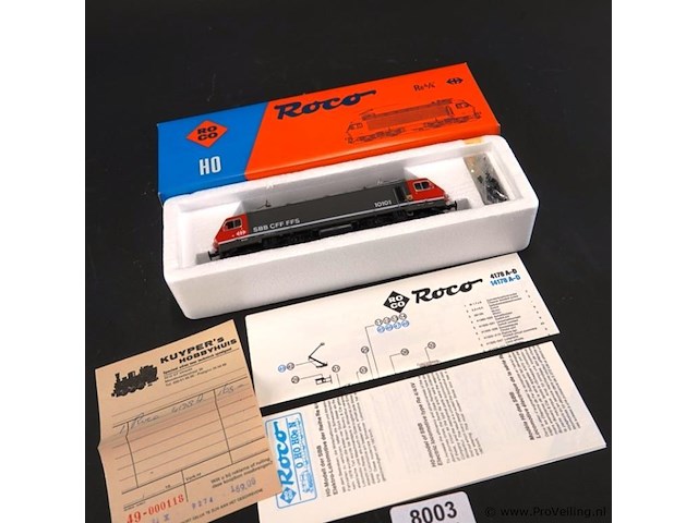 Roco sbb re 4/4 locomotief, in rood-grijze kleurstelling met bedrijfsnummer 10101 modelnr: 04178a - afbeelding 1 van  5