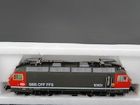 Roco sbb re 4/4 locomotief, in rood-grijze kleurstelling met bedrijfsnummer 10101 modelnr: 04178a - afbeelding 2 van  5