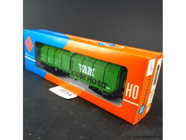 Roco spoorgoederenwagon van de nederlandse spoorwegen (ns), uitgevoerd in de karakteristieke groene kleurstelling met 'vam compost'-opdruk modelnr: 4368 - afbeelding 1 van  3