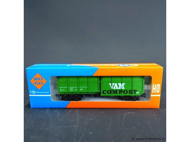 Roco spoorgoederenwagon van de nederlandse spoorwegen (ns), uitgevoerd in de karakteristieke groene kleurstelling met 'vam compost'-opdruk modelnr: 4368 - afbeelding 2 van  3