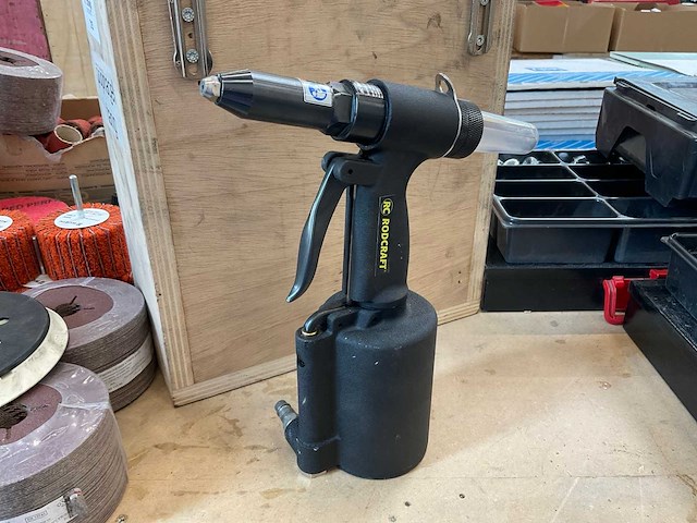 Rodcraft rc6700 pneumatische blindklinktang - afbeelding 1 van  2