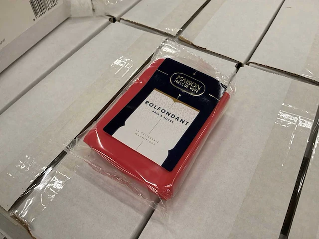 Rode rolfondant (250g) (1920x) - afbeelding 1 van  4